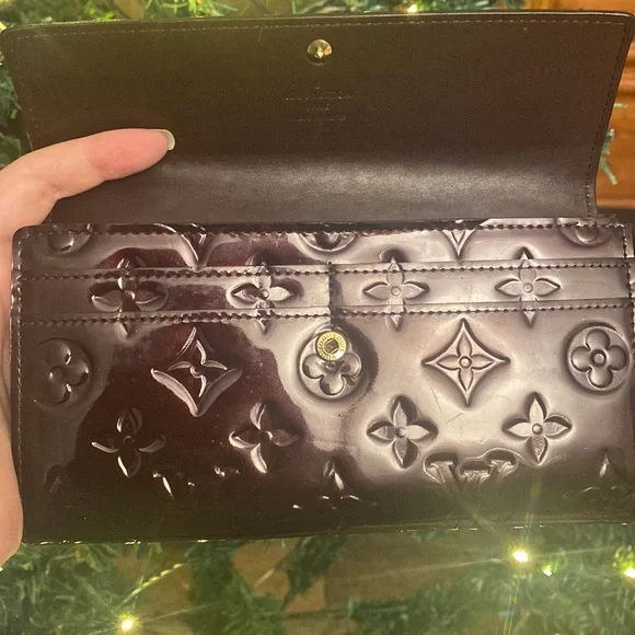 Authentic Louis Vuitton Monogram Vernis Sarah Wallet - Picture 6 of 10